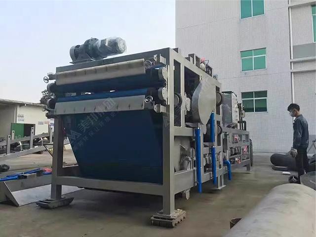 帶式壓榨機優(yōu)化植物渣脫水工藝：提升效率與環(huán)保的雙重突破