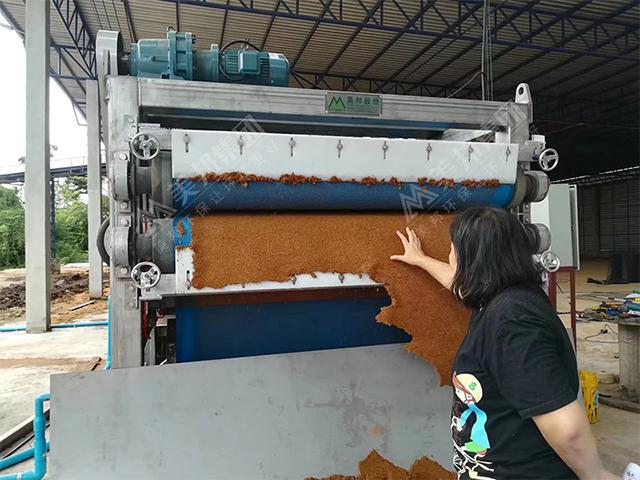 泰國客戶使用帶式壓榨機處理椰糠取得顯著成效