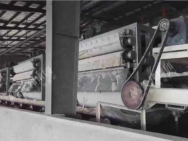 帶式壓榨機(jī)處理木薯渣脫水，讓農(nóng)業(yè)廢棄物變廢為寶