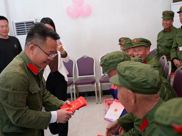 以孝心敬老兵，傳承紅色精神——美邦集團盧紹宋慰問老兵