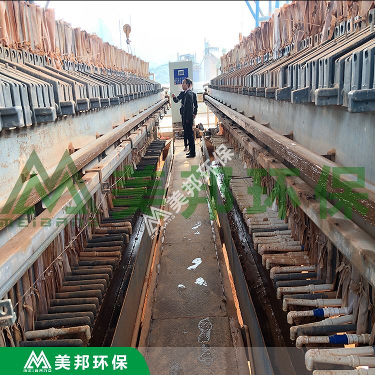 1577330740754796.jpg 板框機中間預(yù)留工作平臺檢修.jpg