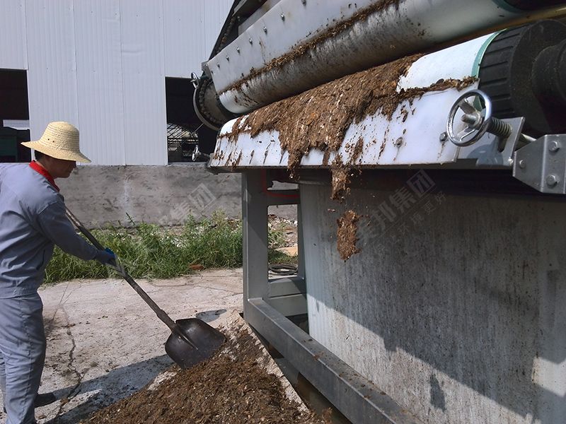 中藥渣用美邦帶式壓榨機(jī)脫水效果