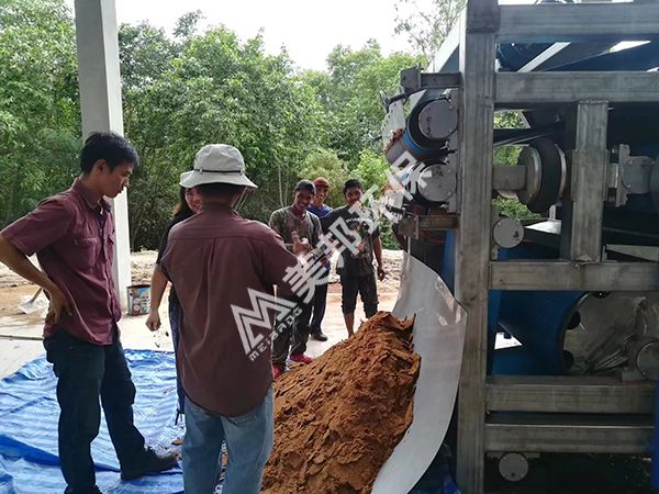 美邦帶式壓榨機(jī)處理椰糠脫水