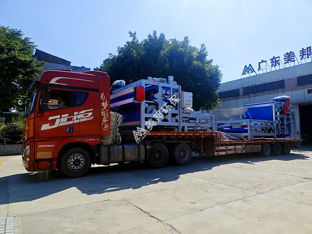 美邦帶式壓濾機發(fā)貨廣西處理雞糞脫水