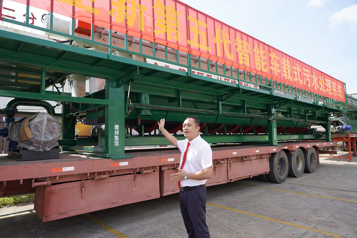 美邦集團技術(shù)總經(jīng)理鄧志偉介紹產(chǎn)品