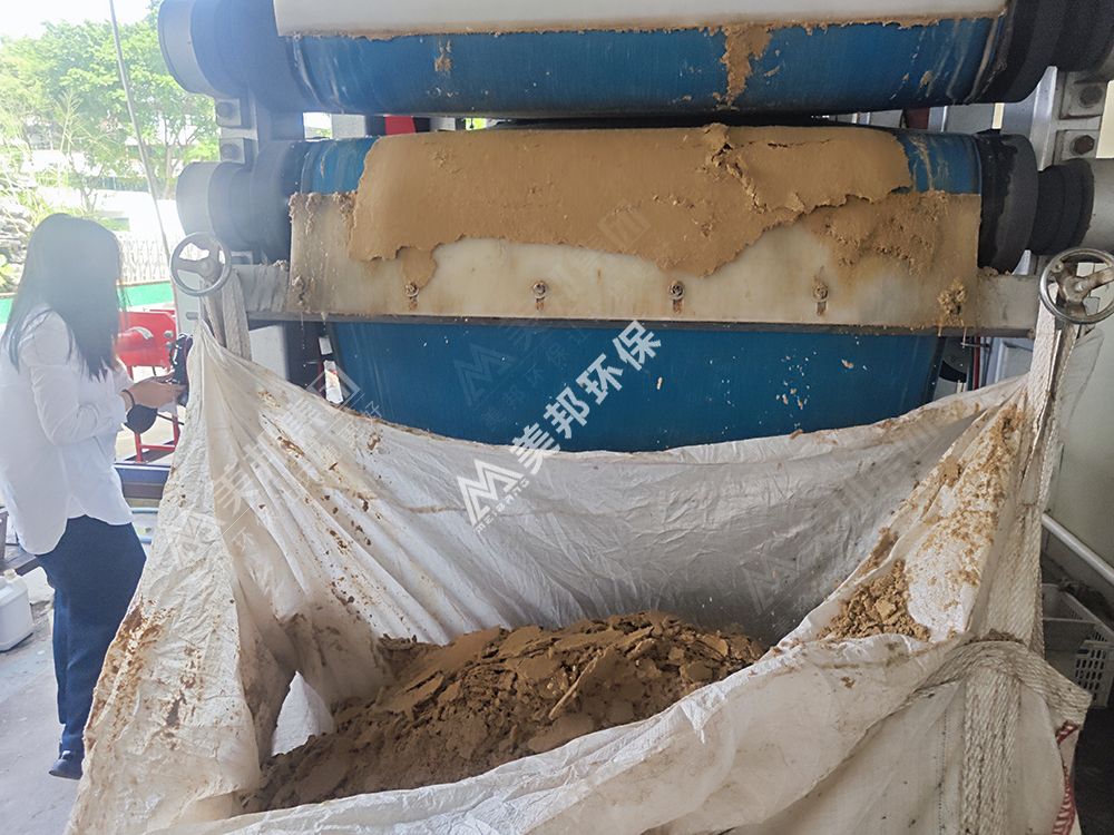 啤酒渣用美邦帶式壓榨機(jī)脫水處理 啤酒渣用美邦帶式壓榨機(jī)脫水處理