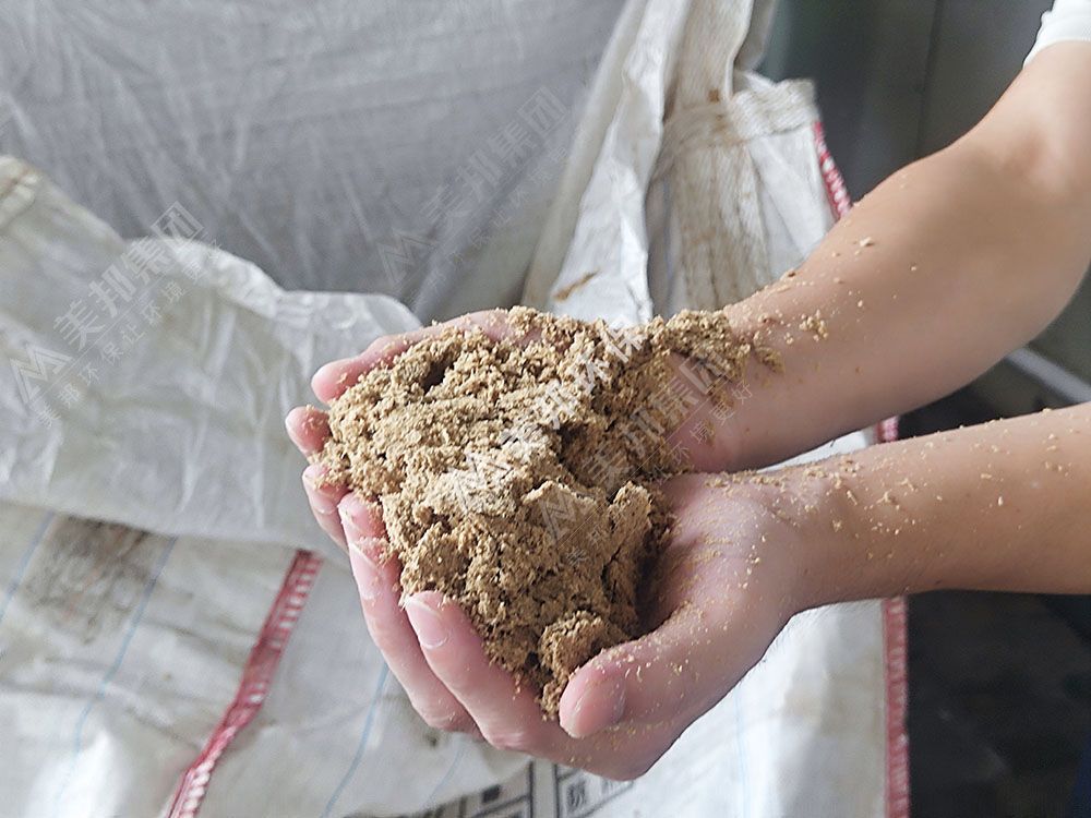 啤酒渣用美邦帶式壓榨機(jī)脫水處理 啤酒渣用美邦帶式壓榨機(jī)脫水處理