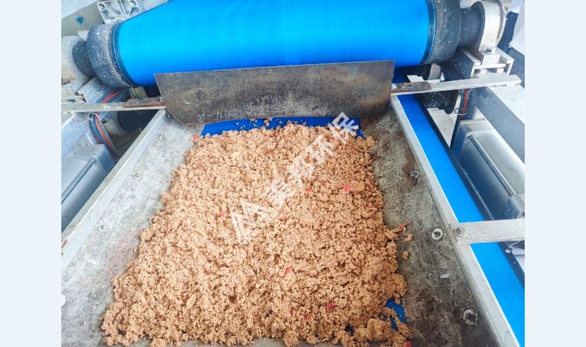 美邦帶式壓榨機正在處理紅薯渣脫水